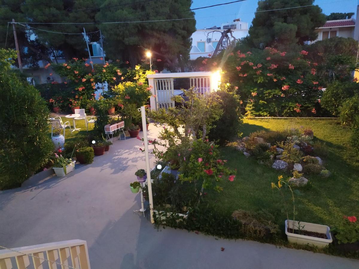 Finikas Rooms Agia Marina  Zewnętrze zdjęcie