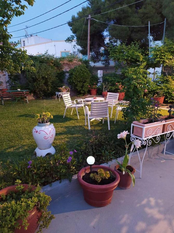 Finikas Rooms Agia Marina  Zewnętrze zdjęcie