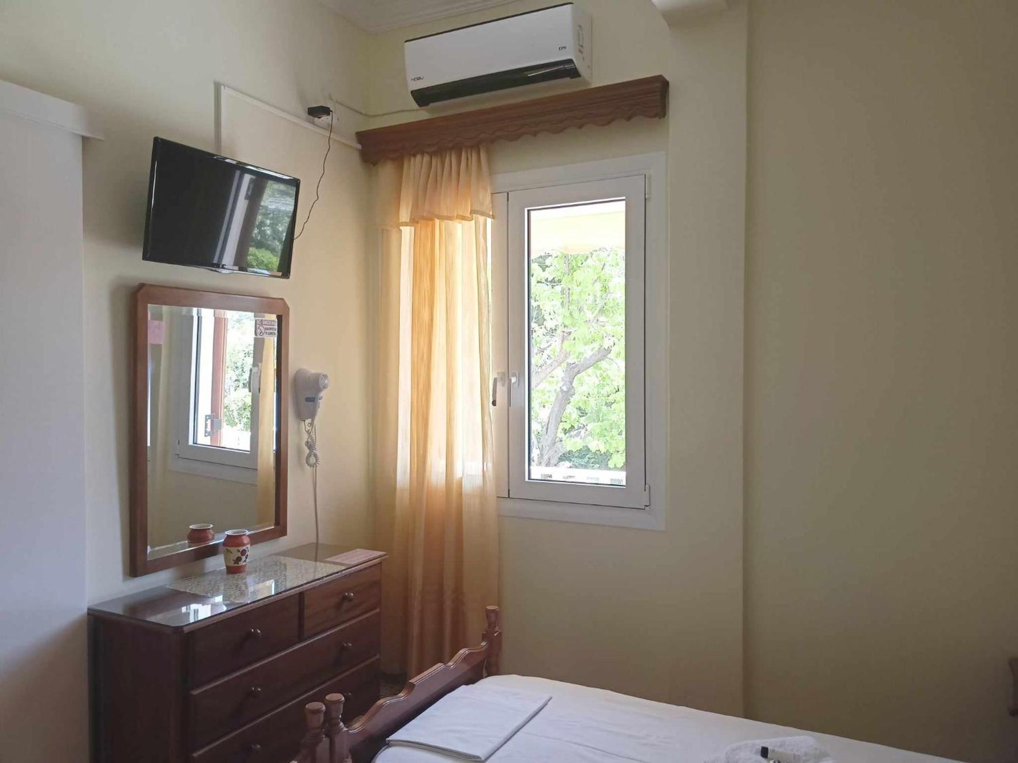 Finikas Rooms Agia Marina  Zewnętrze zdjęcie