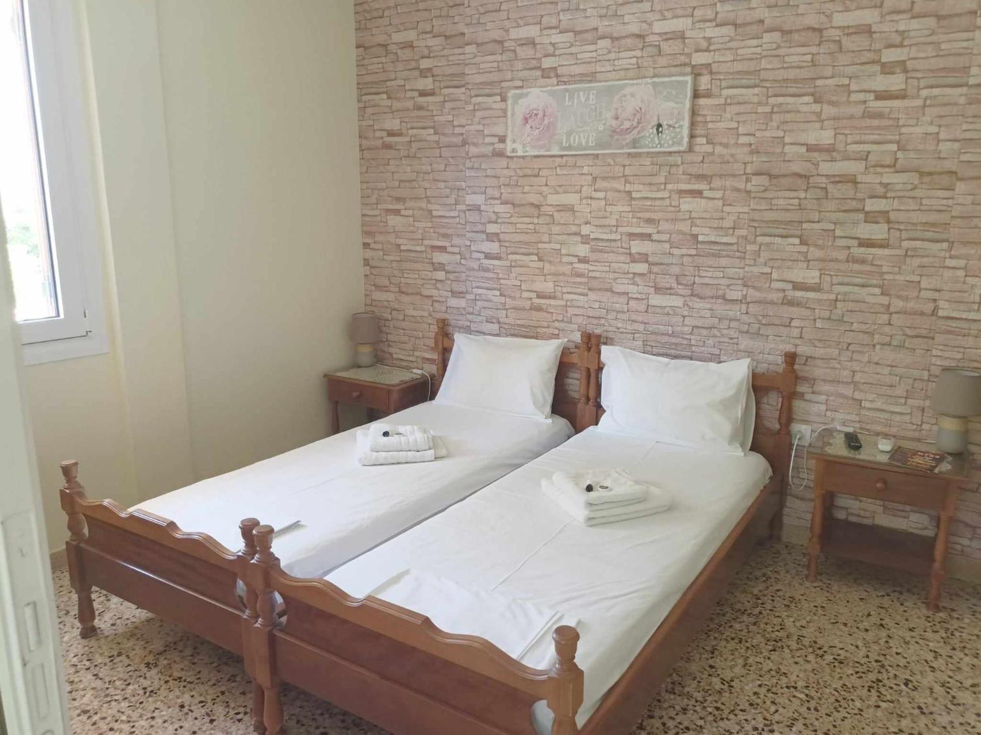 Finikas Rooms Agia Marina  Zewnętrze zdjęcie