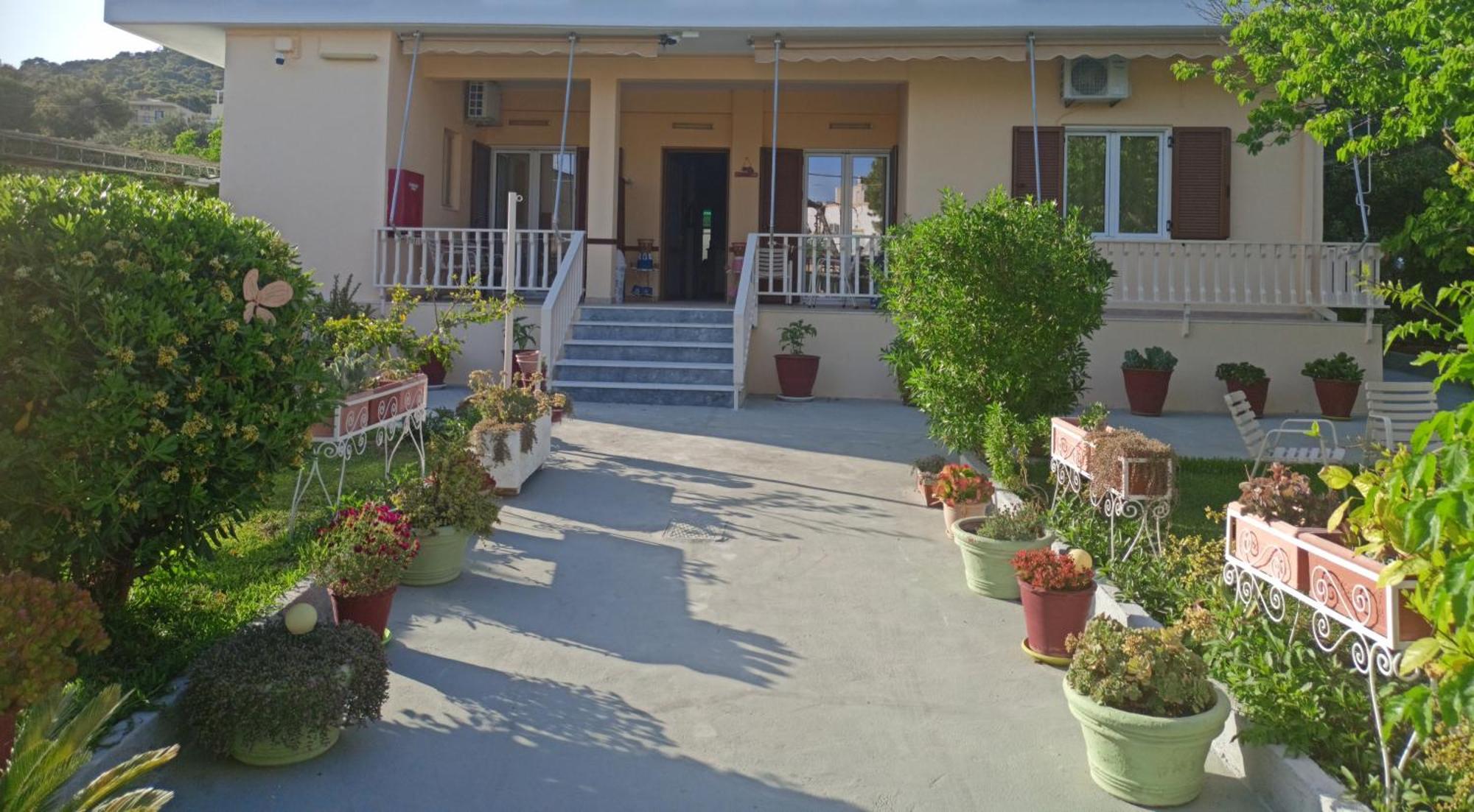 Finikas Rooms Agia Marina  Zewnętrze zdjęcie
