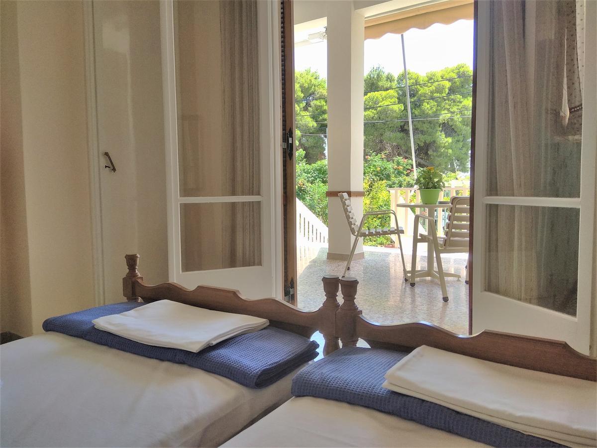 Finikas Rooms Agia Marina  Zewnętrze zdjęcie