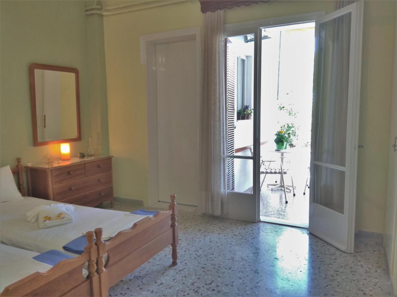 Finikas Rooms Agia Marina  Zewnętrze zdjęcie