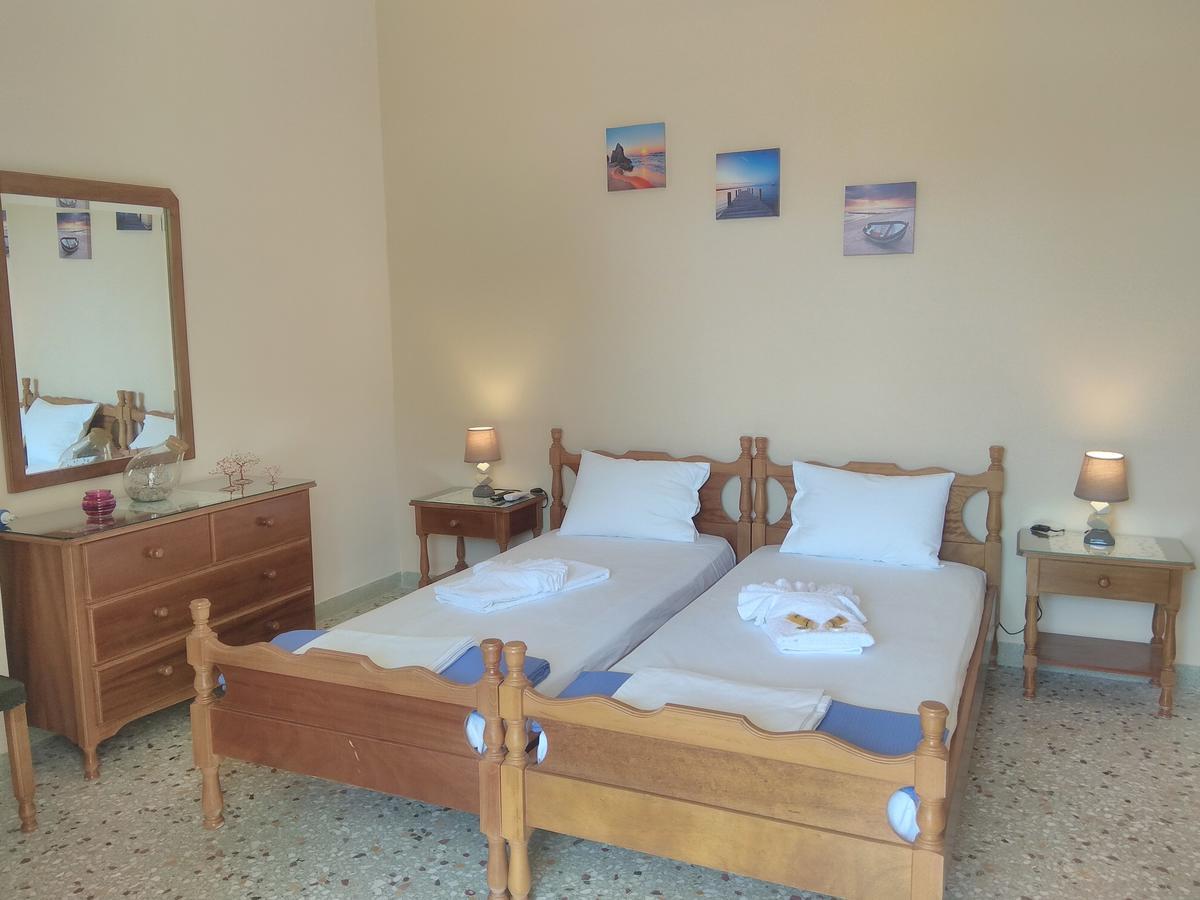 Finikas Rooms Agia Marina  Zewnętrze zdjęcie